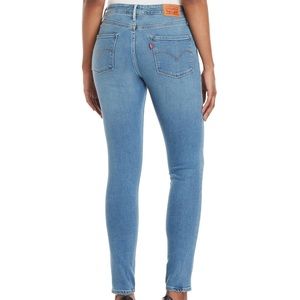 Levi’s 721 High Rise Skinny Light Wash Jeans
